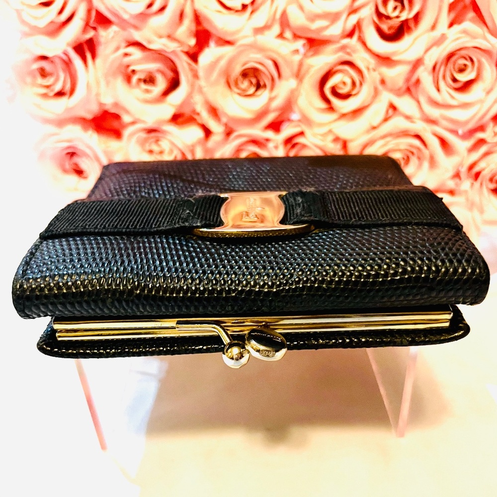 🌺Authentic Salvatore Ferragamo Kiss Lock Wallet - Picture 5 of 10